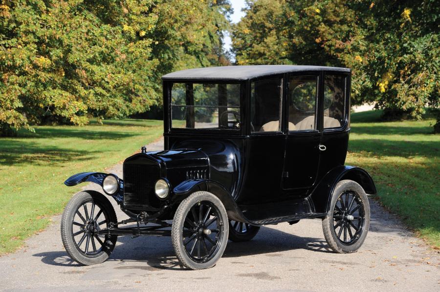 Ford Model T Centre-Door Sedan '1923